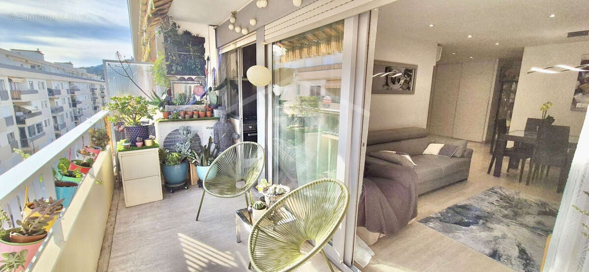 Appartement à VALLAURIS