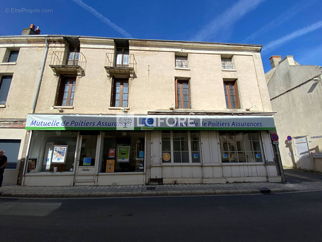 Commerce à DOUE-LA-FONTAINE