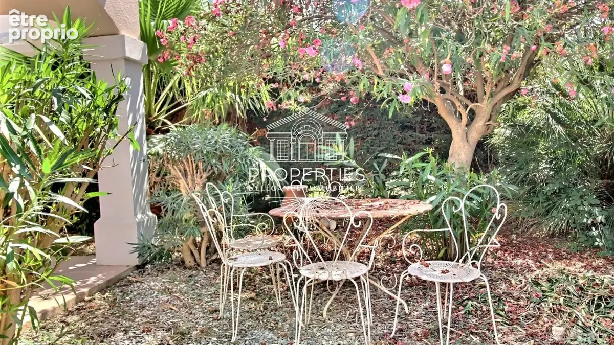 Le lavandou -  centre ville - t5 118 m² - rez de jardin 365m² - garage - photo 7