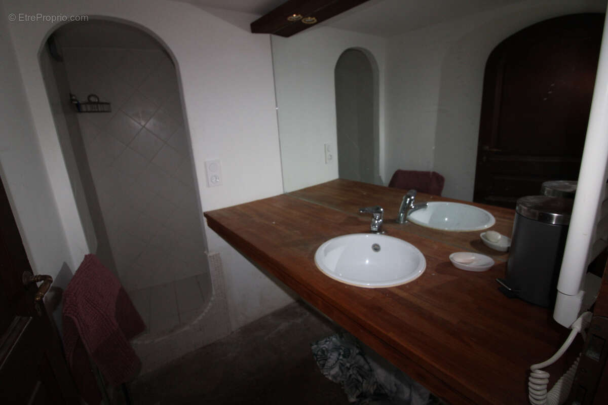 Maison à COLOMBIERES-SUR-ORB