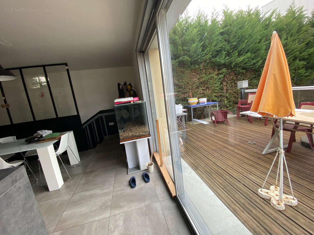 Commerce à SAINT-GENIS-LAVAL