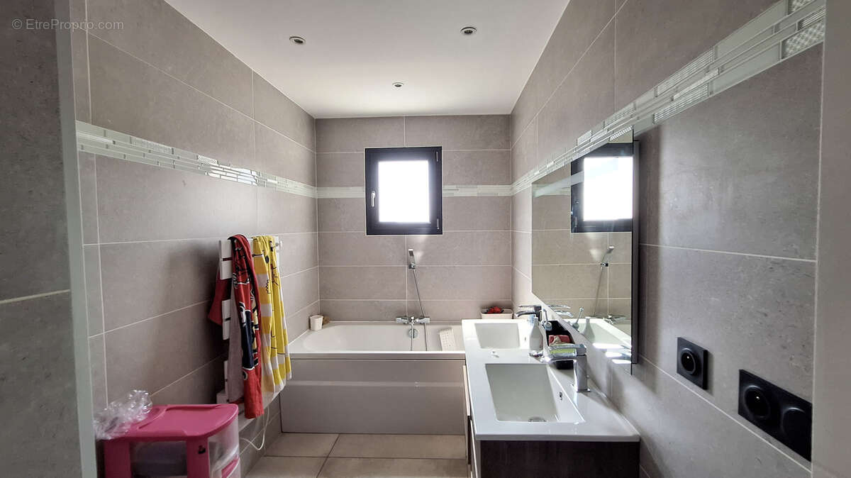 Maison à CHANAT-LA-MOUTEYRE