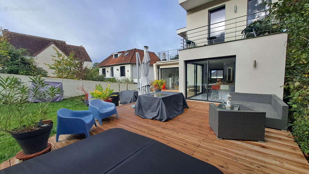 Maison à SAINT-REMY-LES-CHEVREUSE