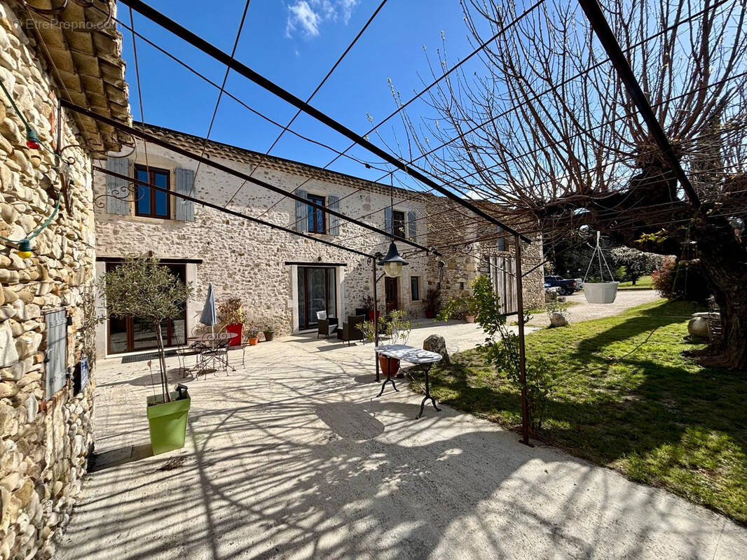 Maison à BONLIEU-SUR-ROUBION