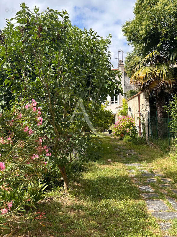 SAINTES Rive Gauche - Emplacement n°1, au pied du centre-ville ! - photo 13