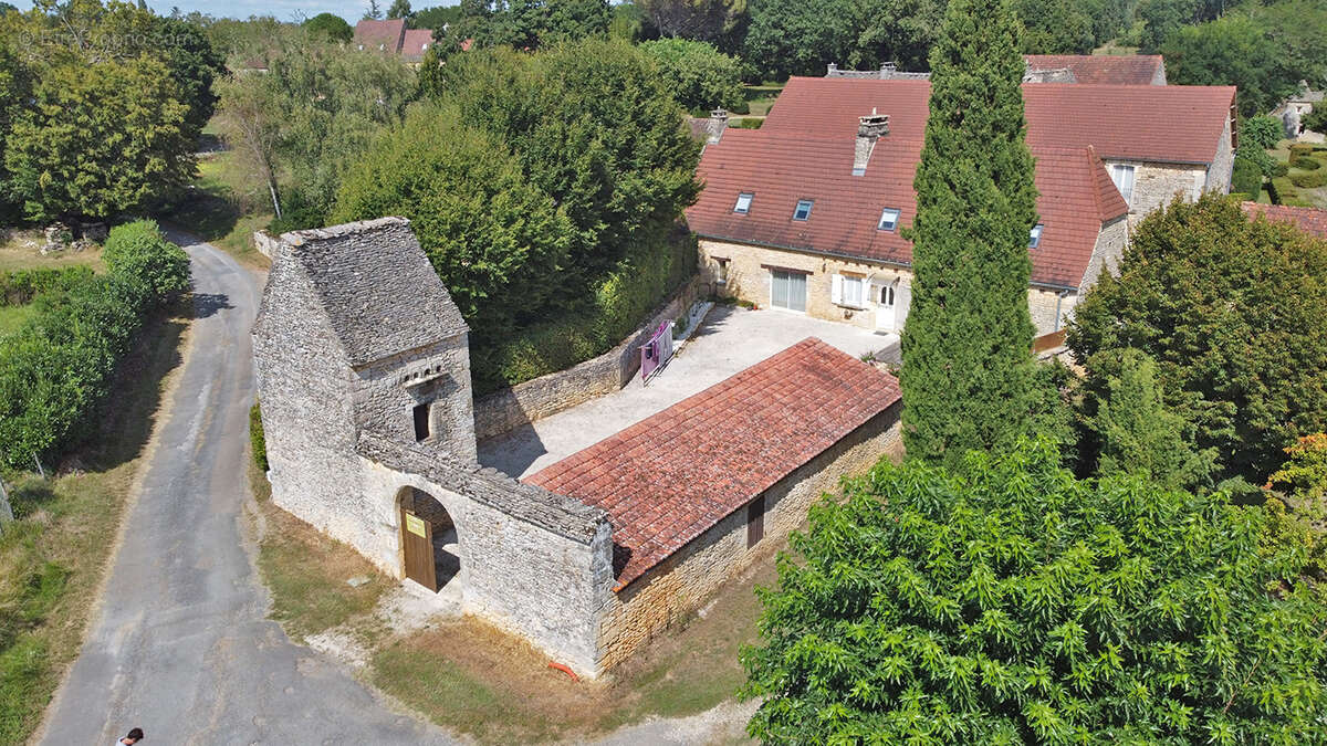 Maison Archignac 11 pièce(s) 440 m2 - photo 3