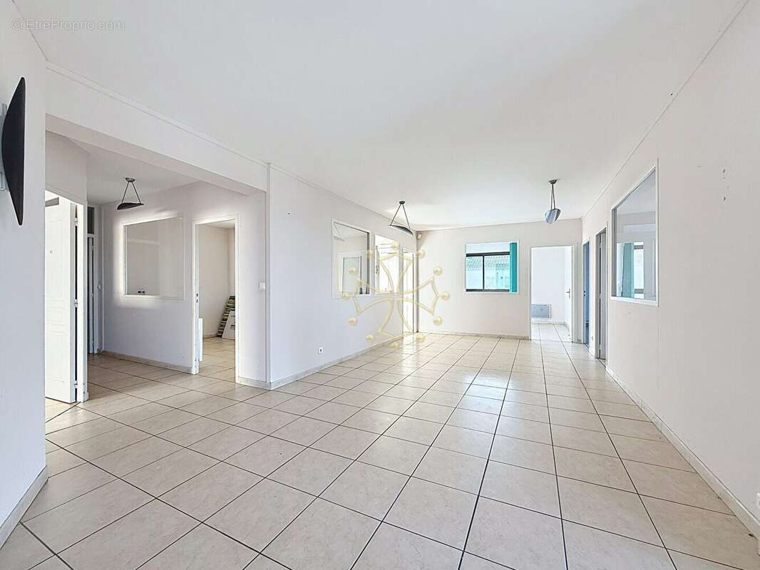 Commerce à LAUNAGUET