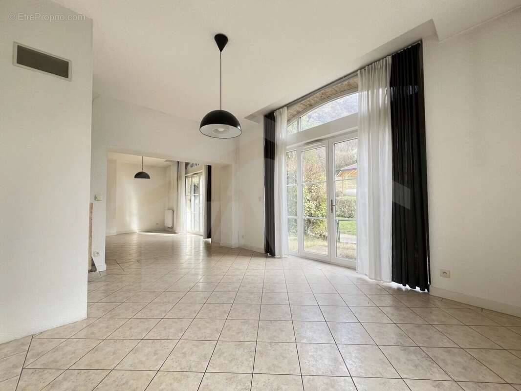 Appartement à POISAT