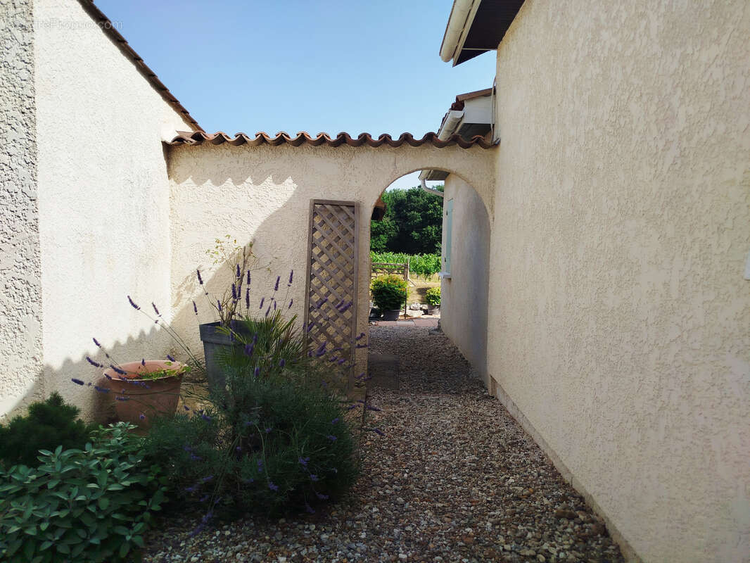 Belle maison familiale de 159 m2 avec piscine sur une parcelle arborée de 2 363 m2 - photo 22
