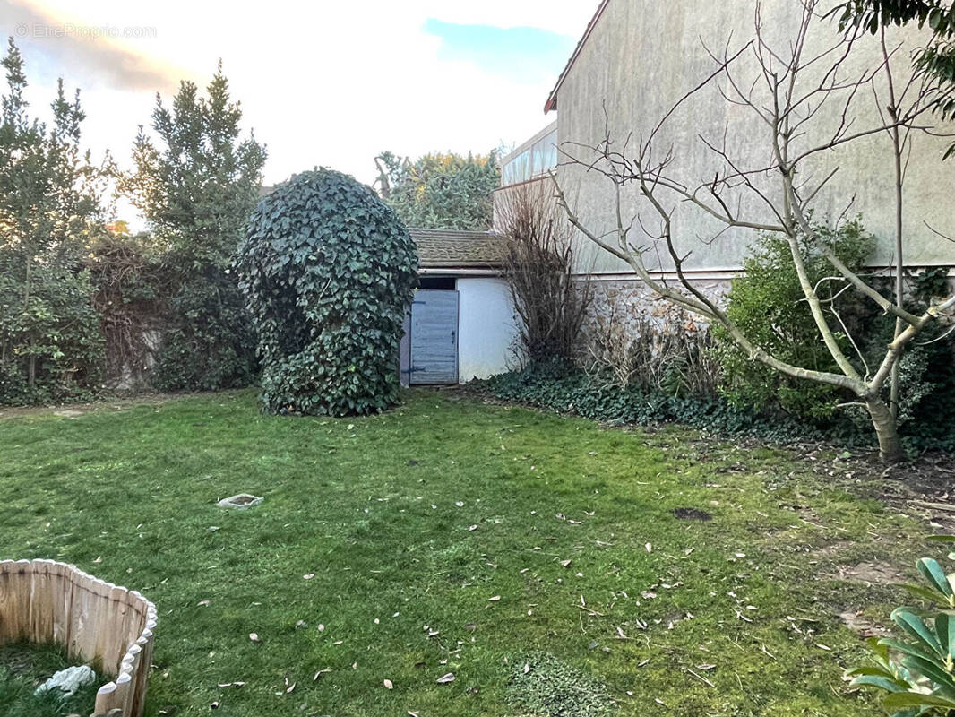 Terrain à L'HAY-LES-ROSES