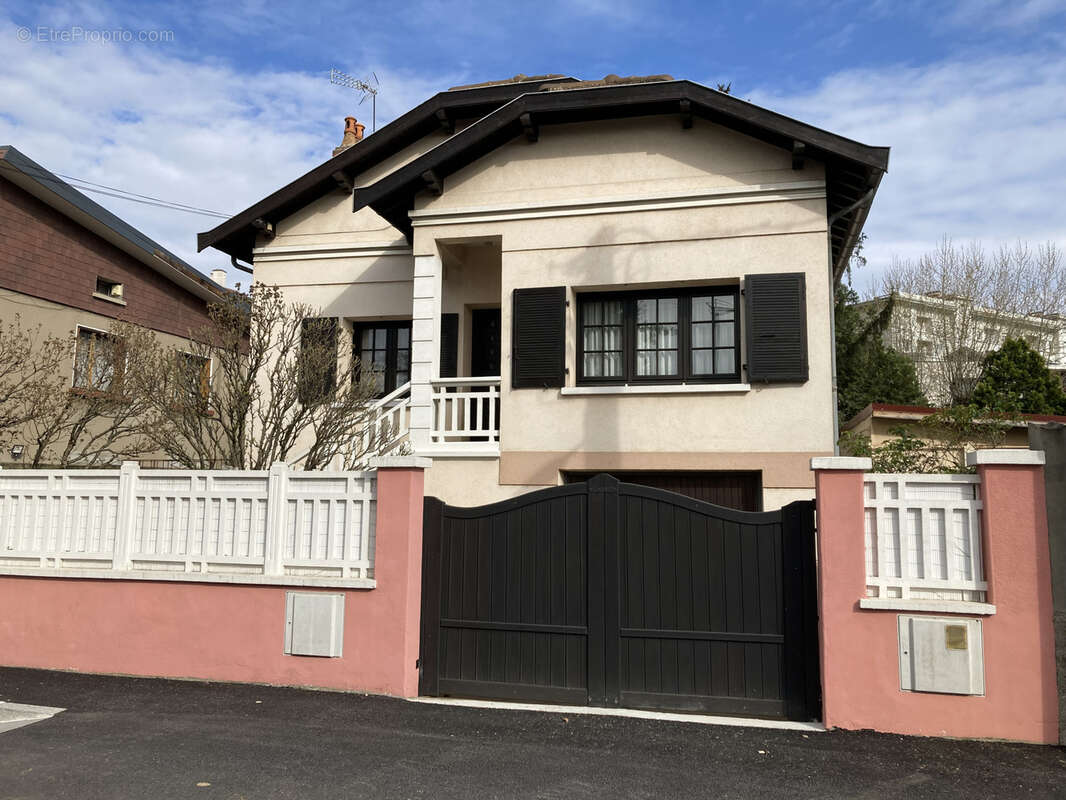 Maison à LYON-8E