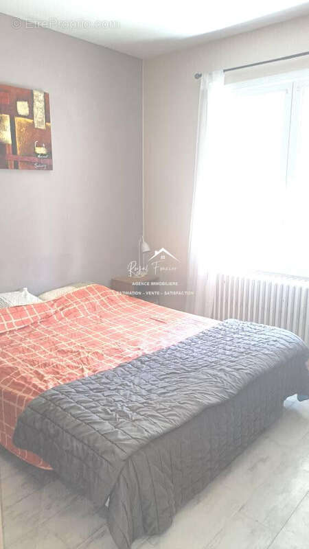 Chbr 1  - Maison à CHATELLERAULT