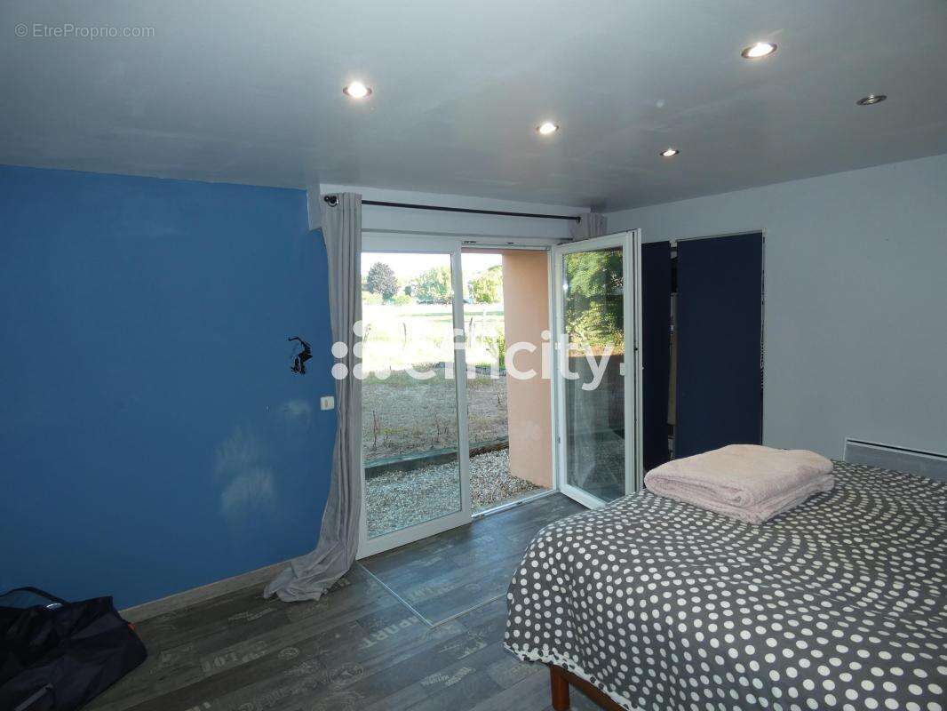 Maison 230 m² à Gannat  - photo 7