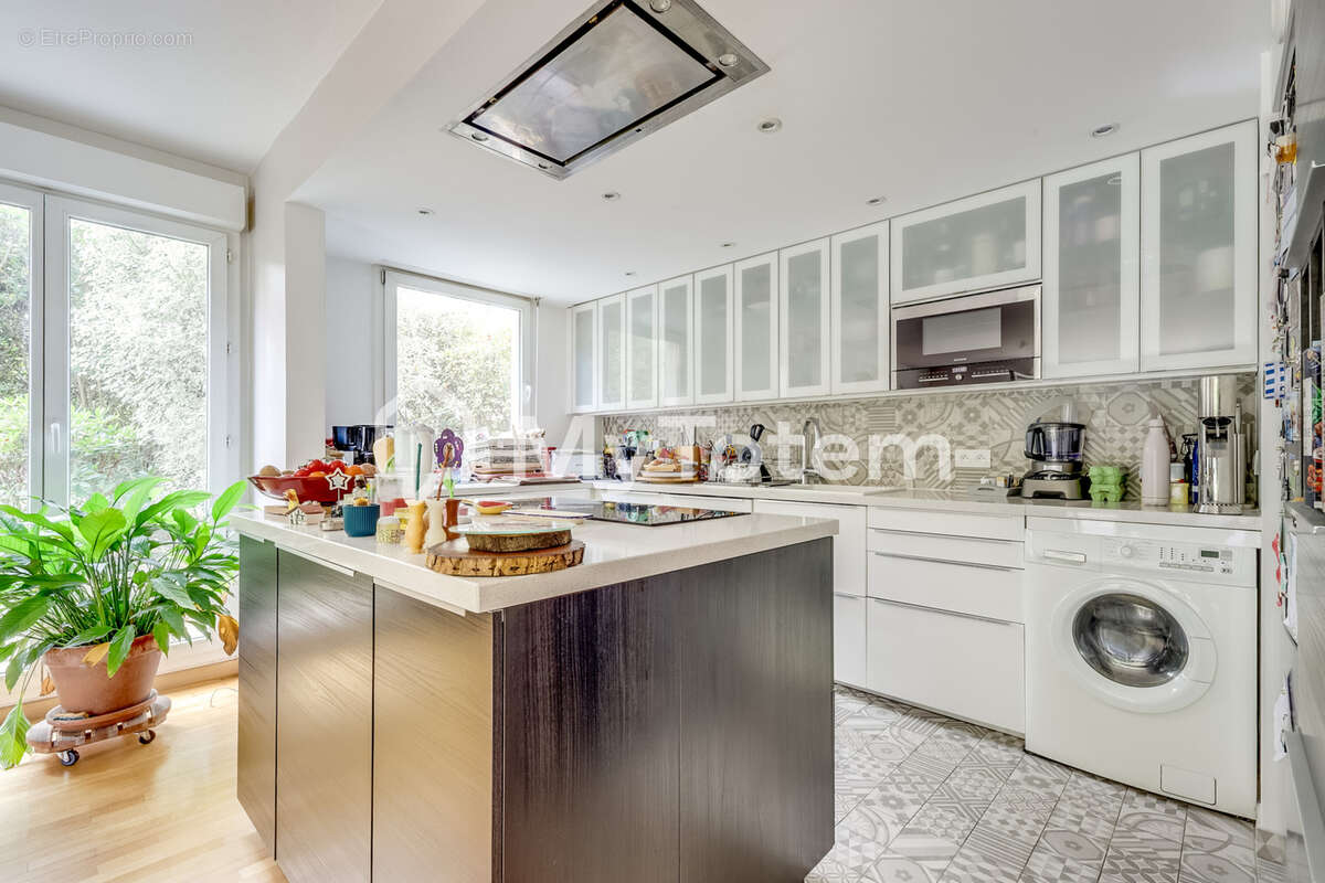 Appartement à LA GARENNE-COLOMBES