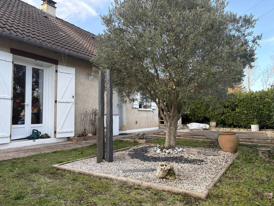 Maison à SAINT-PANTALEON-DE-LARCHE