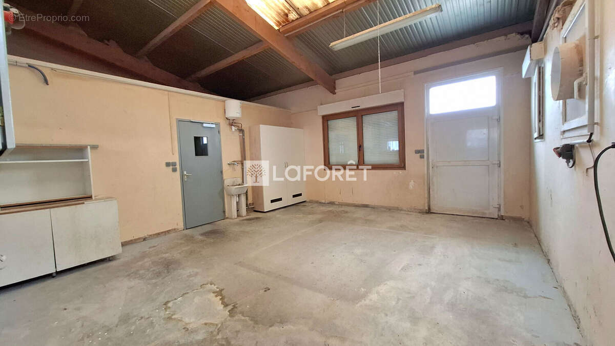 Commerce à FERRIERES