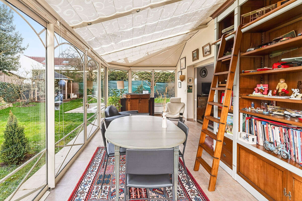 LES LOGES-EN-JOSAS - BELLE MAISON  200M2 sur un terrain arobiré de 1223m2 - photo 4