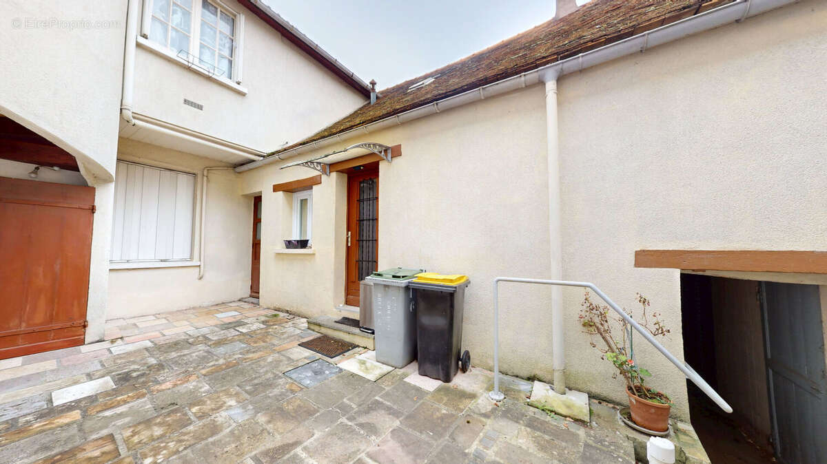 Appartement à BREUX-JOUY