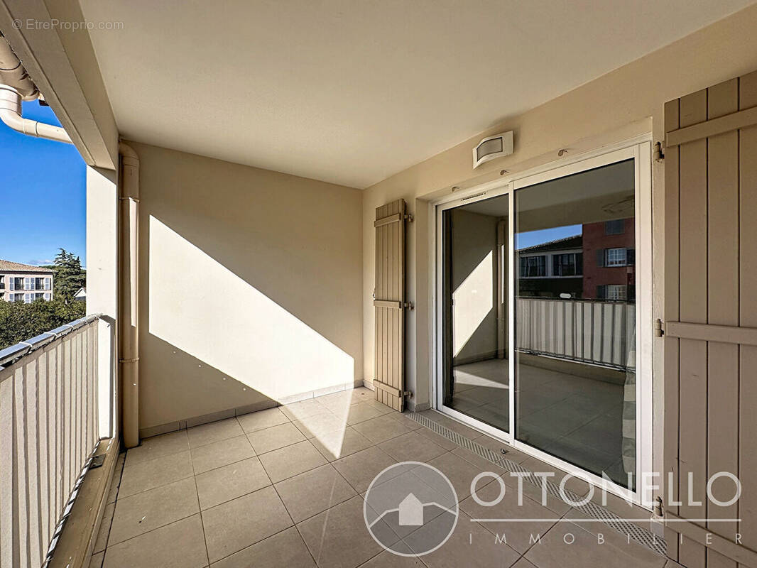 Appartement à ROQUEBRUNE-SUR-ARGENS