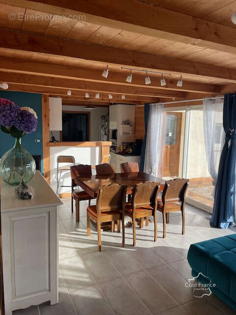 Maison à SAINT-JULIEN-DE-TOURSAC