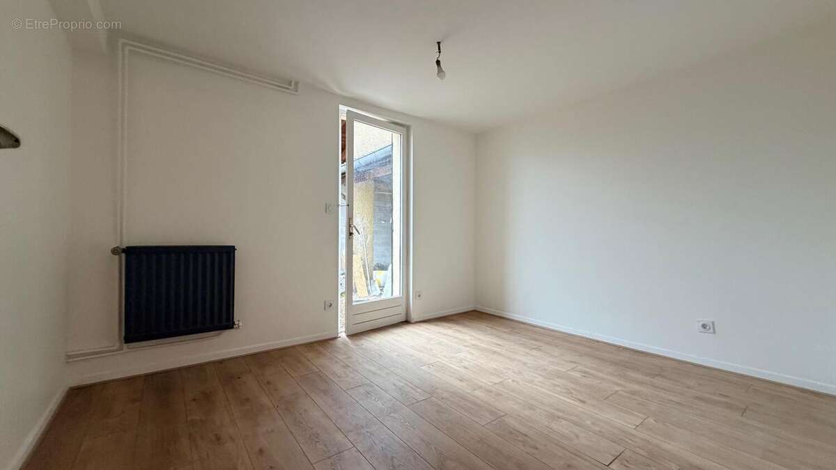 Photo 9 - Maison à LA TOUR-DE-SALVAGNY