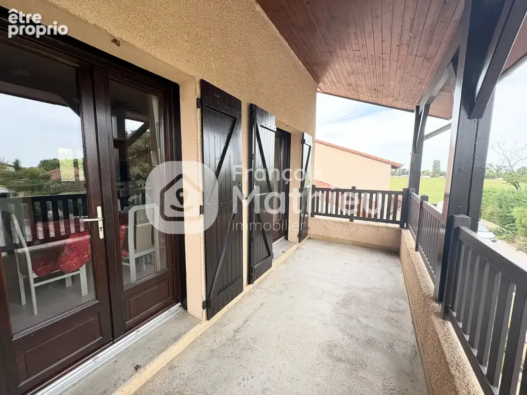 Saint Marcel : Maison beaujolaise 140m2 hab - 5 chambres - garage - terrain 651m2 - photo 2