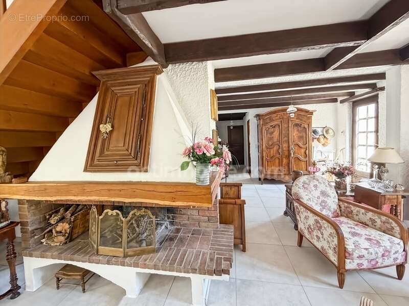 CHAMPIGNEULLES – Maison de caractère avec jardin, au calme et proche de toutes les commodités - photo 6