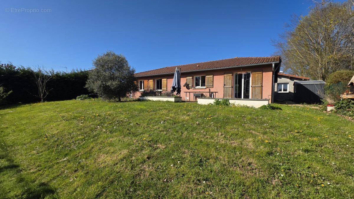 Maison à NEUVILLE-LES-DAMES