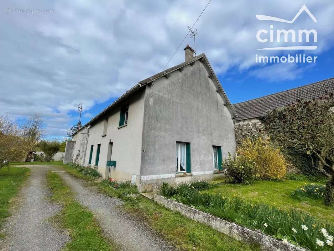 Ensemble immobilier de caractère de 325 m² sur 1 000 m² de terrain. - photo 2