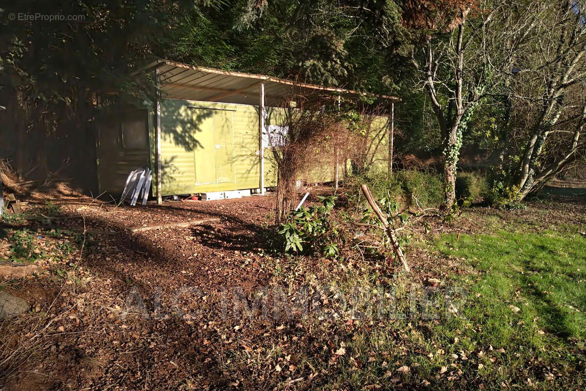 Terrain à SAINT-LEONARD-DES-BOIS