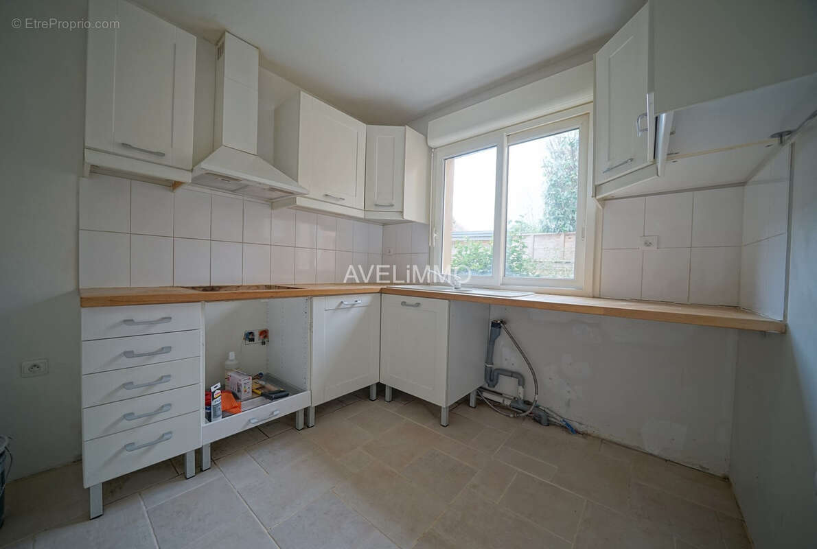 Maison à LA QUEUE-LES-YVELINES