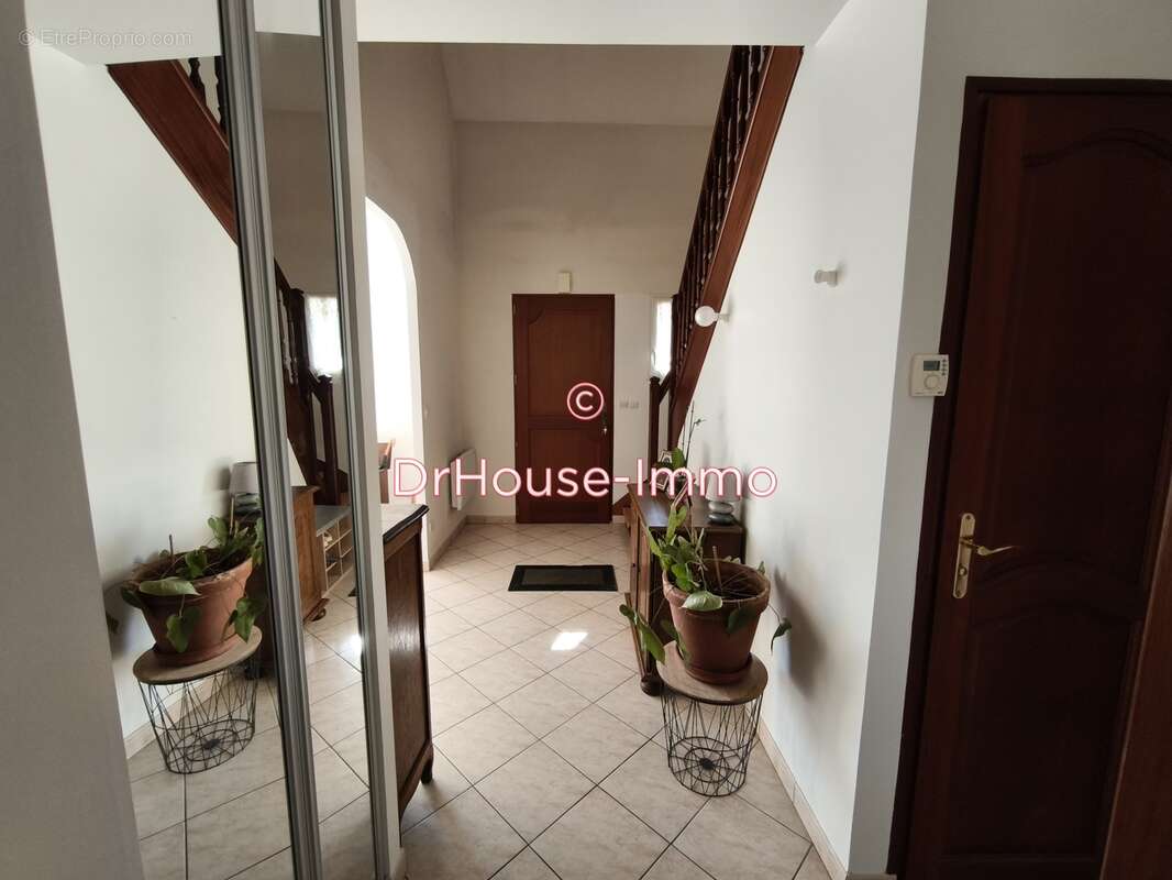 Maison à SAINT-JEAN-DE-LA-MOTTE