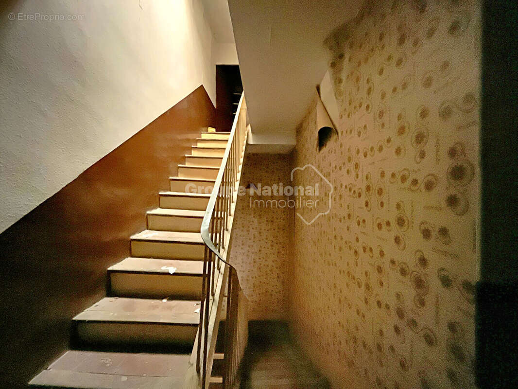 Maison de ville de caractère - Grand potentiel - Emplacement recherché - photo 11