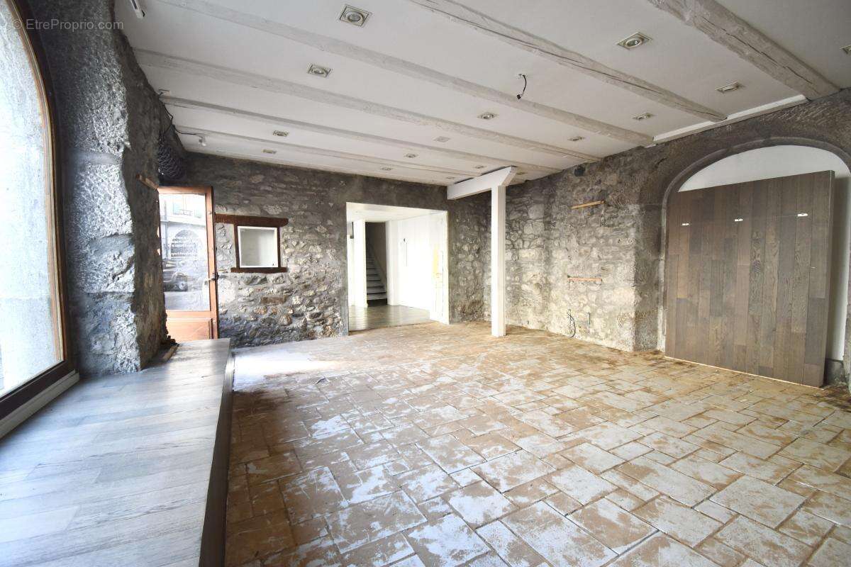 Appartement à LA ROCHE-SUR-FORON