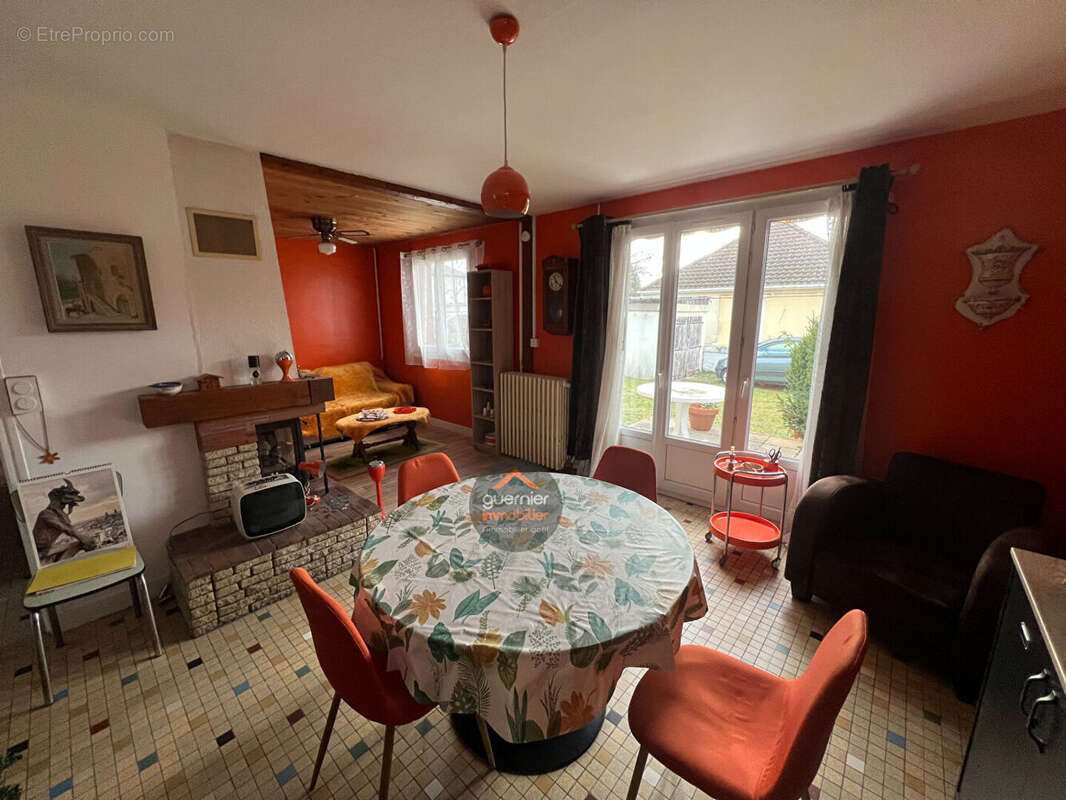 Maison à SAINT-ETIENNE-DU-ROUVRAY