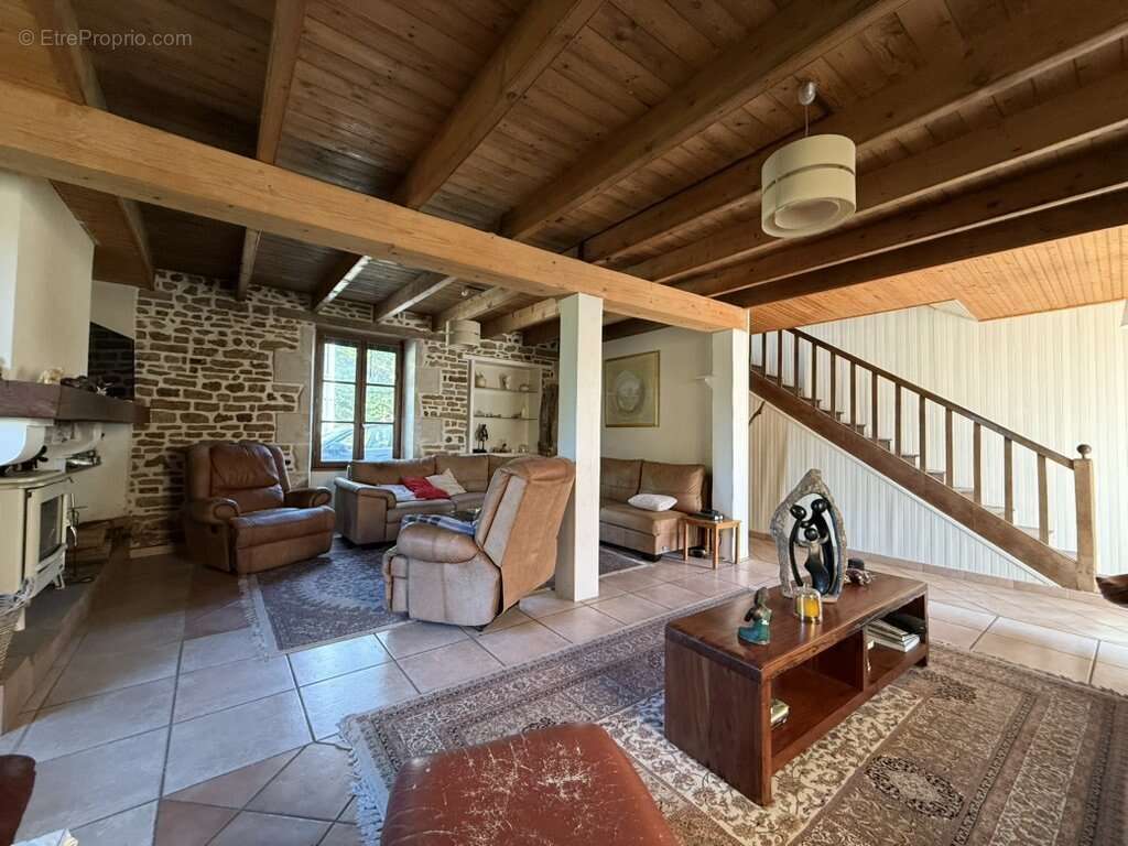 Maison à LE BOUCHAGE