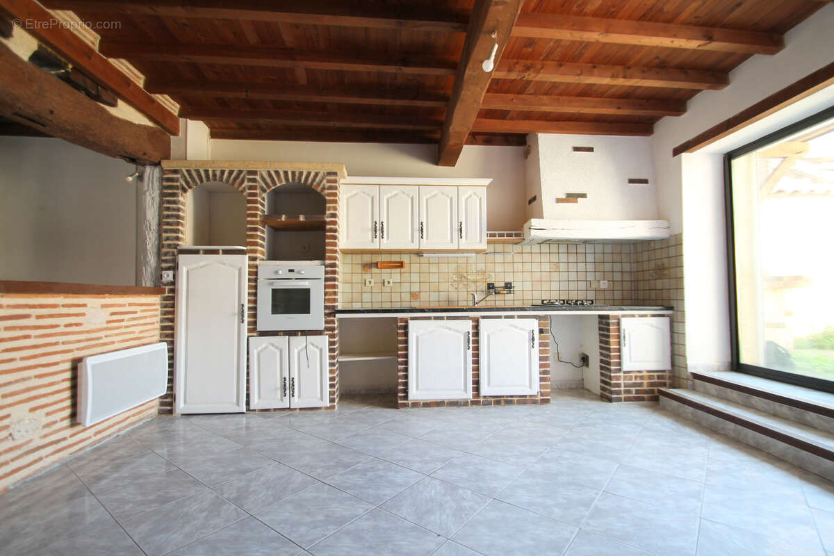 Maison de village de caractère à vendre– 109 m² – 3 chambres + Grenier aménageable (67 m²) - cour extèrieure - photo 4