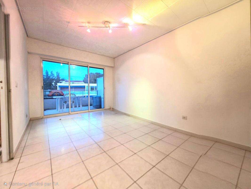 Appartement à BORMES-LES-MIMOSAS