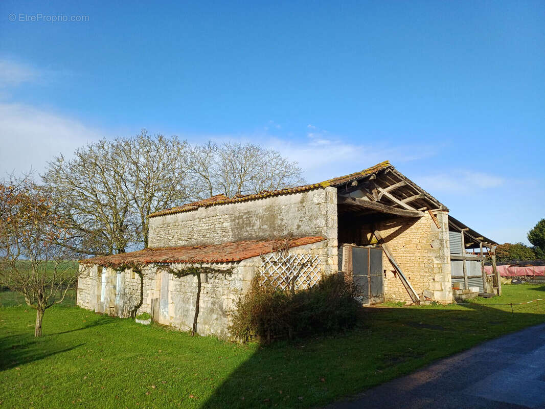 Photo 2 - Terrain à SAINT-MARTIN-DE-FRAIGNEAU