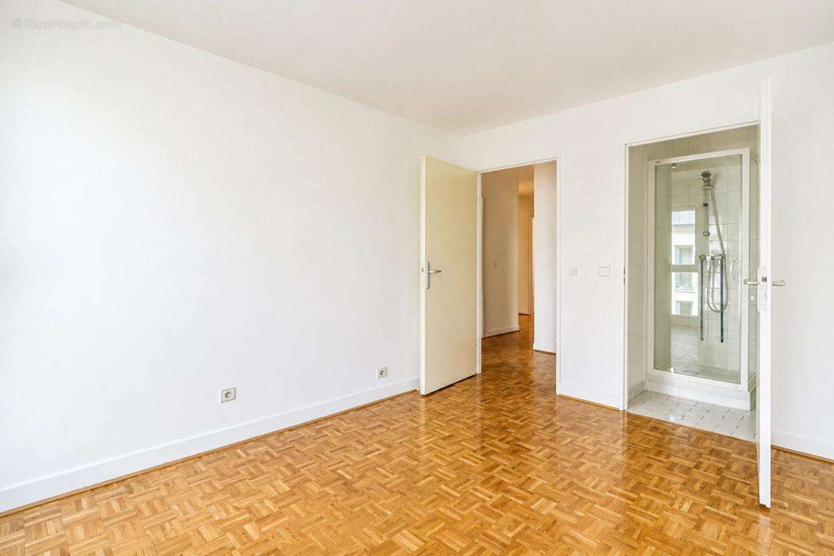 Appartement à LA GARENNE-COLOMBES