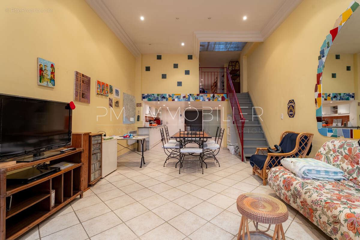 Appartement à MARSEILLE-1E