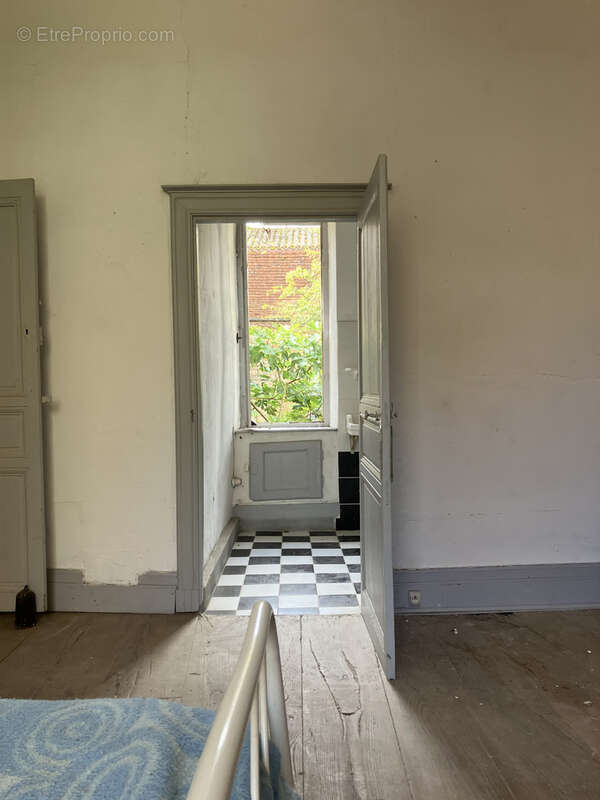 Maison en pierre avec grange   Fort potentiel de rénovation   Vue sur le château - photo 11