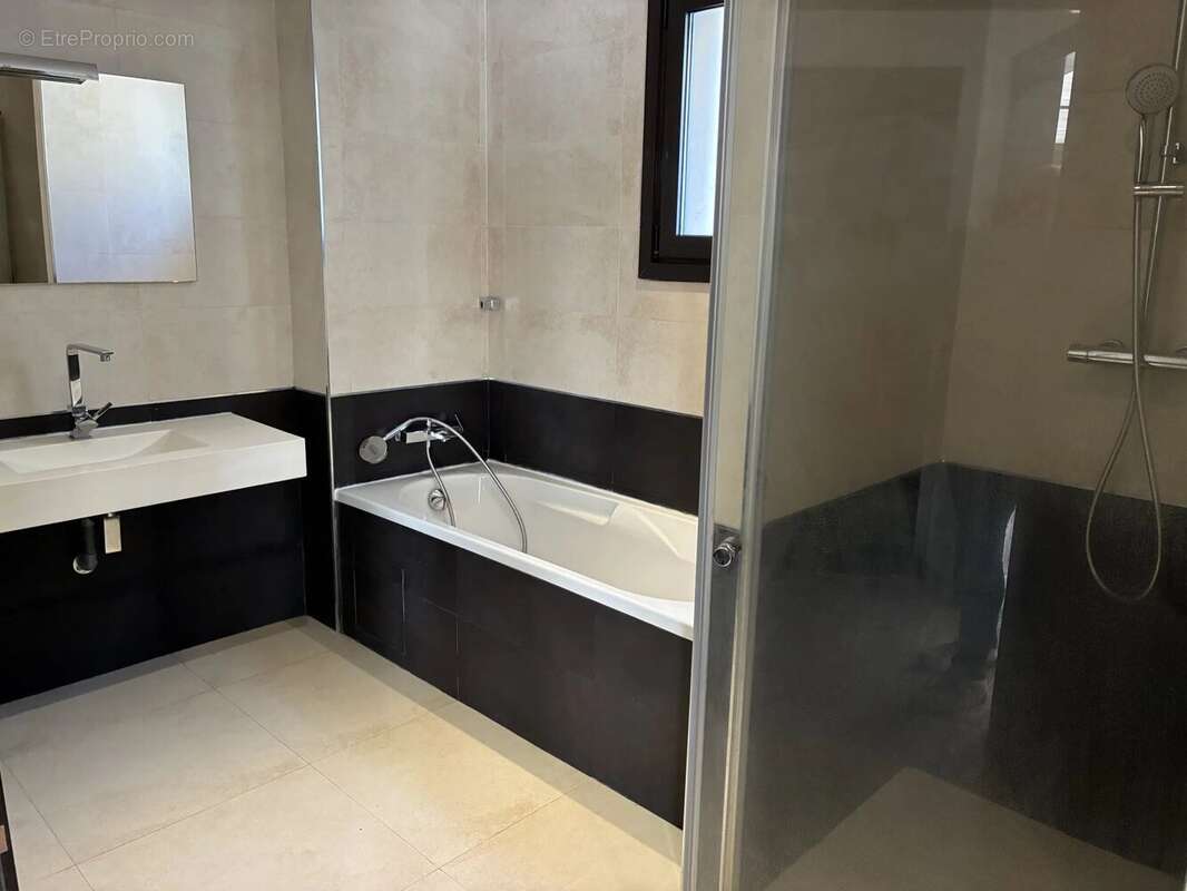 Appartement à VENELLES