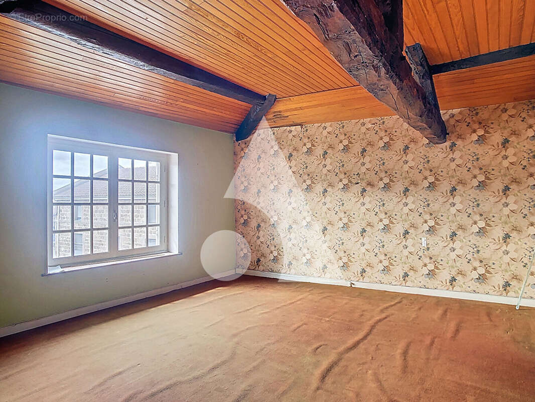 Maison à SAINT-SYMPHORIEN-SUR-COISE