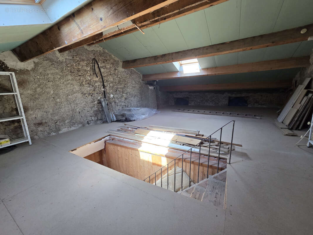 Maison à LA MOTTE-CHALANCON