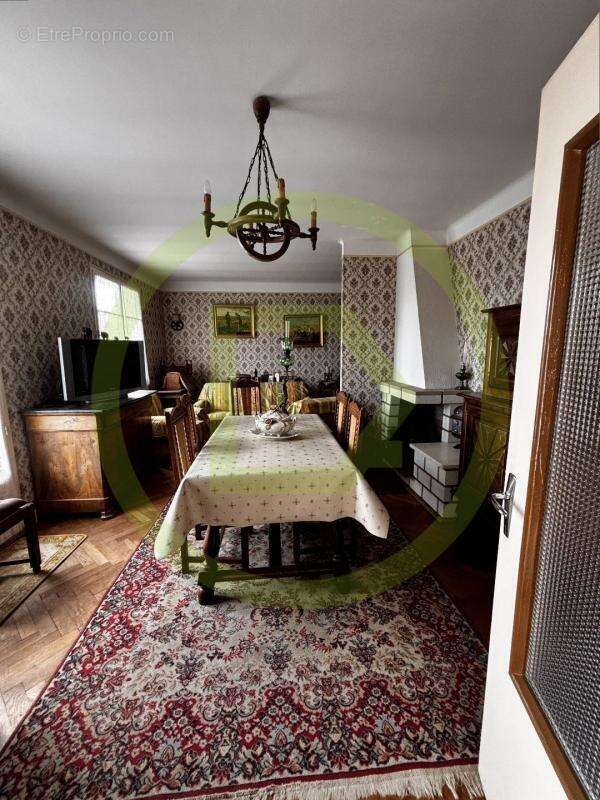 Maison à SAINT-MEDARD-LA-ROCHETTE