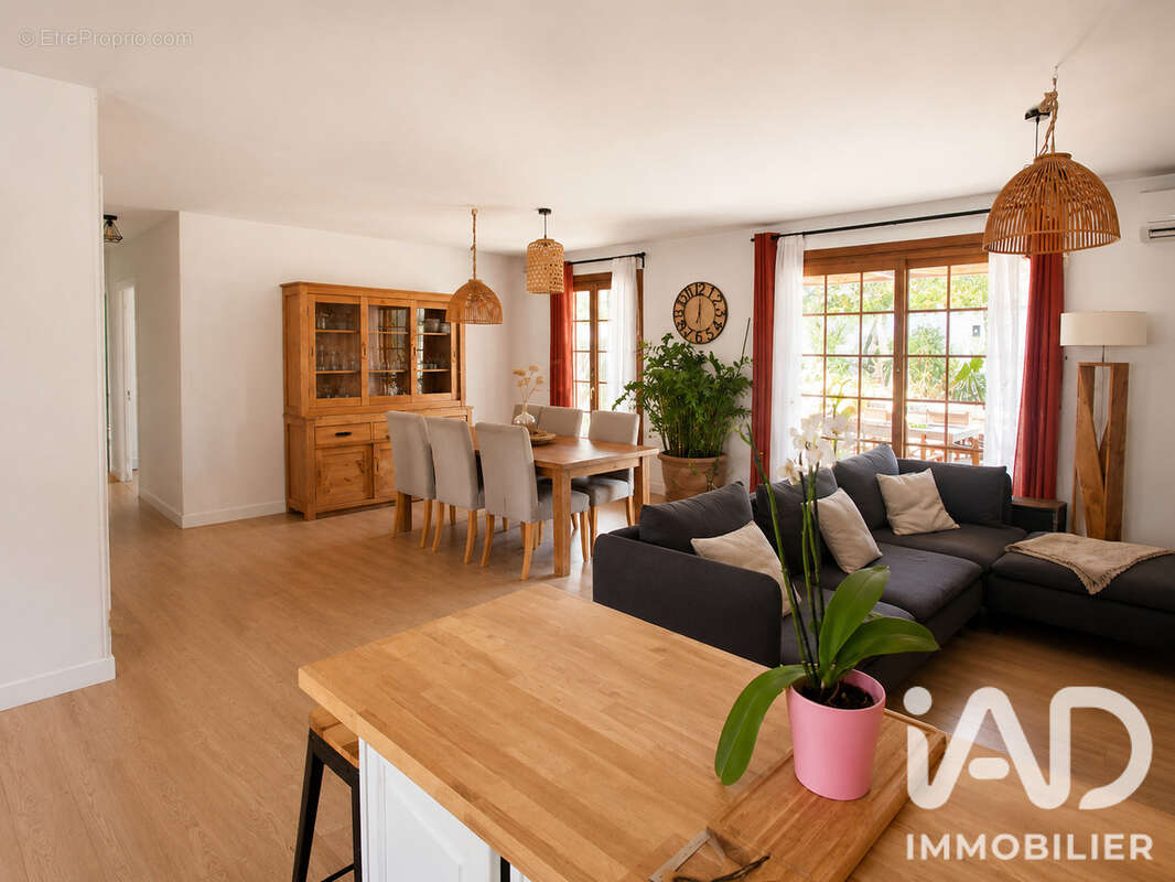 Maison 121 m² à Grans  - photo 4