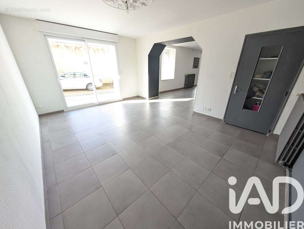 Photo 6 - Appartement à LUSSAC-LES-CHATEAUX