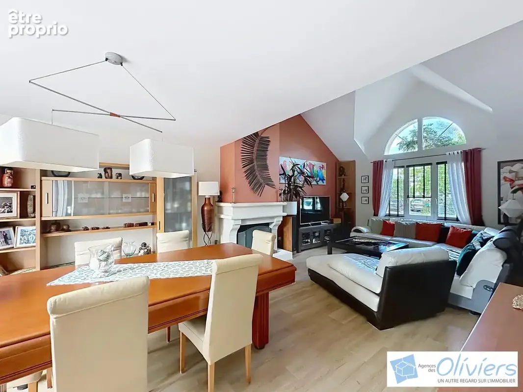 Maison 6 pièces 145 m² à vendre à Voisins-Le-Bretonneux (78960) - photo 2