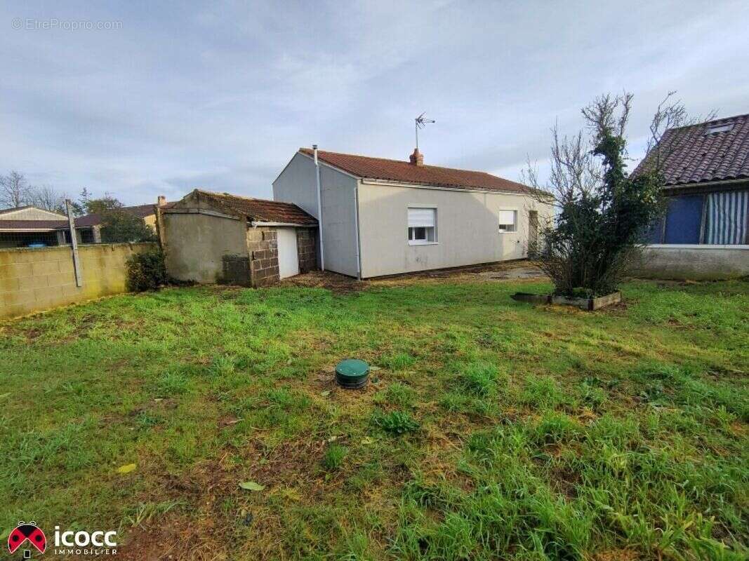 Maison à SAINTE-GEMME-LA-PLAINE
